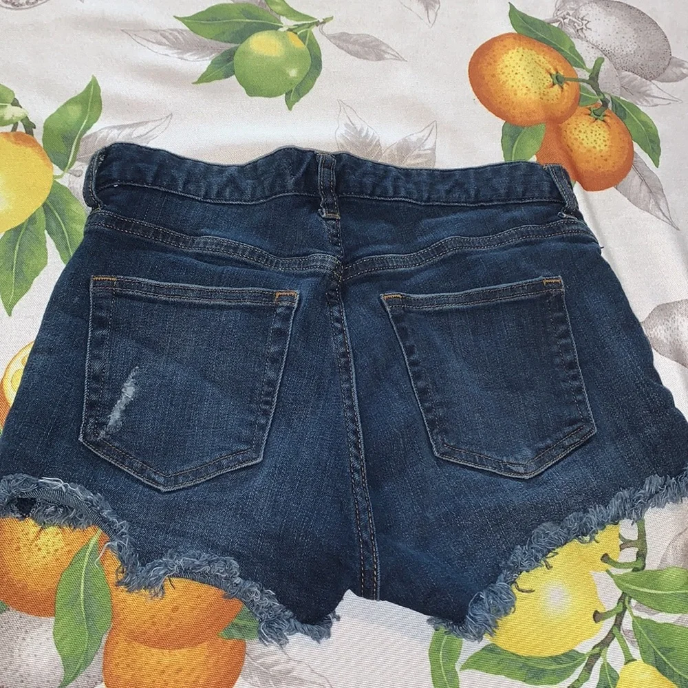 H&M Distressed Shorty Short Med. Denim Jean Short sz 4 EUC